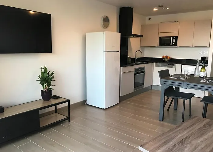 Appartement Vue Mer Et Terrasse Quartier Calme A La Ciotat