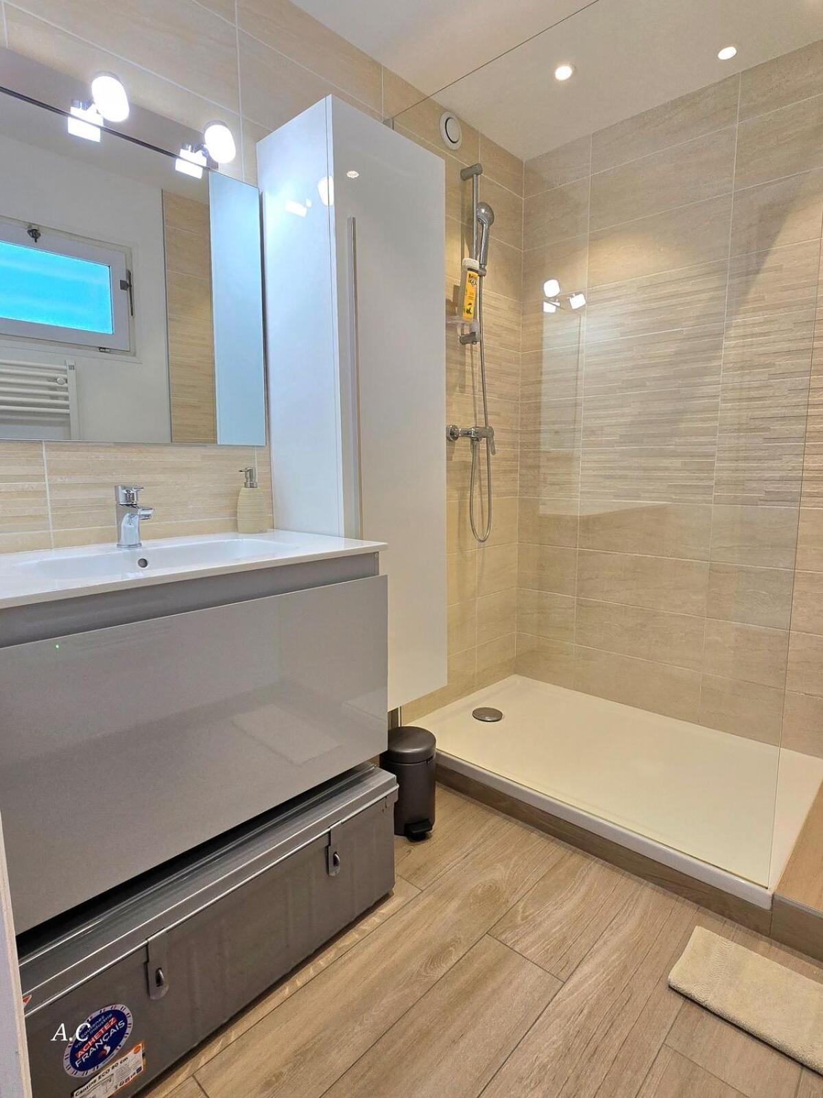 Apartamento Les Embruns - Super Vue Mer, Refait A Neuf Avec Parking Privee A - By Auraconciergerie